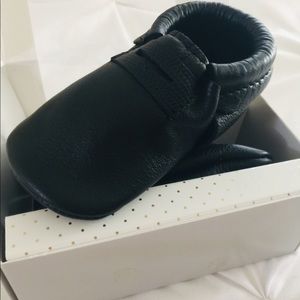 Freshly Picked Sz 5 Ebony Lizard Penny Loafer